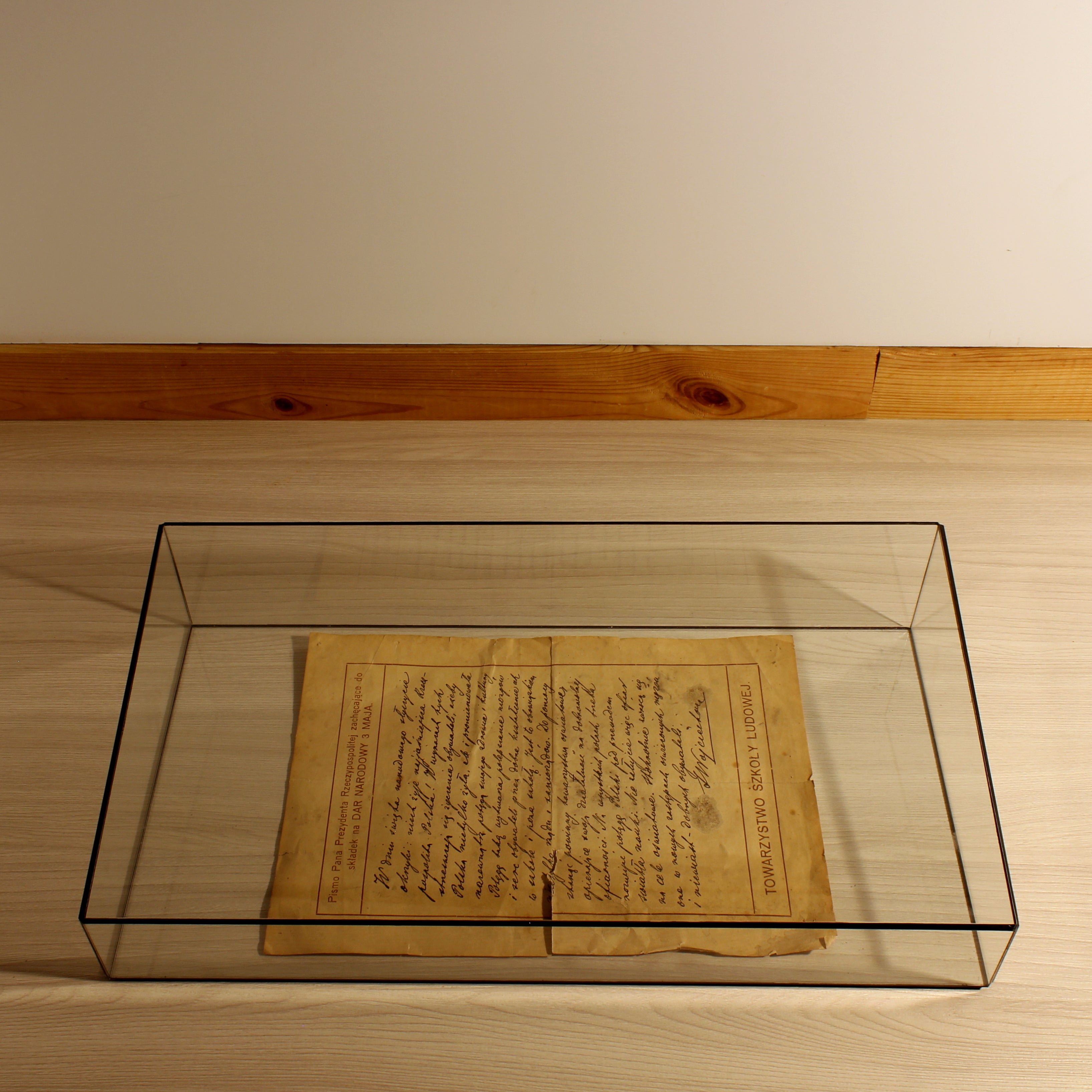 Sloped Glass Display Case – Glass Showcase for Jewelry & Collections